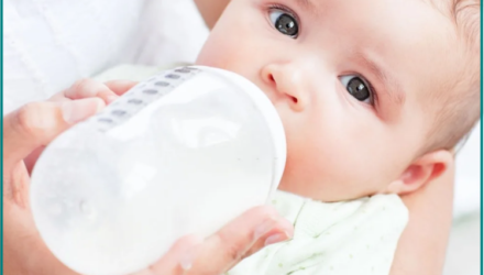 Как младенец может дышать и глотать одновременно?